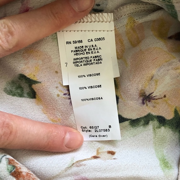 NWT Karen Kane floral cold shoulder blouse - Picture 5 of 9